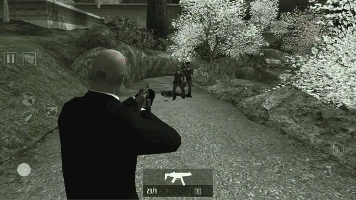 فن الغلاف تحميل لعبة Hitman Blood Money يظهر قاتلًا يرتدي بدلة ويحمل مسدسًا على خلفية داكنة.