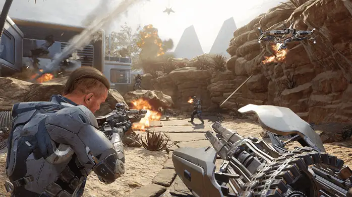صورة لافتة ترويجية للعبة Call of Duty Black Ops 1 متاحة للتنزيل مجانًا على الكمبيوتر الشخصي، وتحتوي على شخصيات اللعبة ومشاهد الحركة.