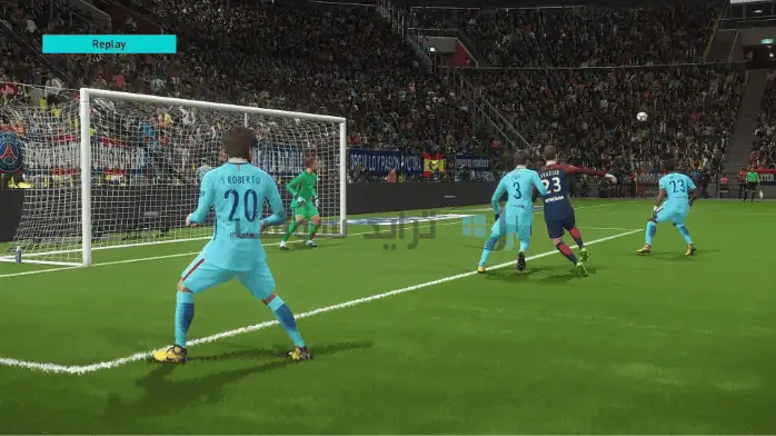 غلاف لعبة Pro Evolution Soccer 2018 يتميز بحركة كرة قدم ديناميكية ورسومات نابضة بالحياة لمستخدمي الكمبيوتر الشخصي.