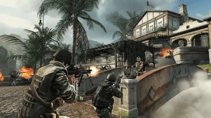 غلاف لعبة Call of Duty Black Ops 1 للكمبيوتر الشخصي يظهر جنودًا في قتال مع خلفية مظلمة ومكثفة.