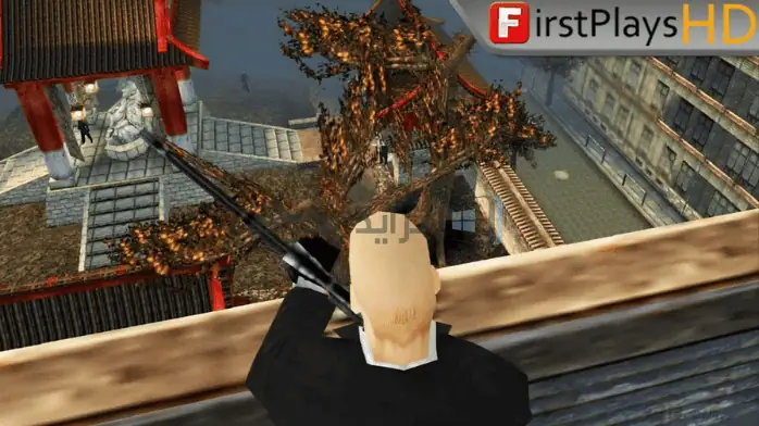 لقطة شاشة للعبة Hitman 1 على الكمبيوتر الشخصي، تعرض أسلوب اللعب المتخفي والرسومات التفصيلية في بيئة نابضة بالحياة.