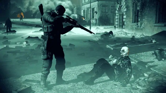 ثلاث صور ترويجية للعبة Sniper Elite للكمبيوتر الشخصي، تعرض طريقة اللعب والشخصيات والبيئات.